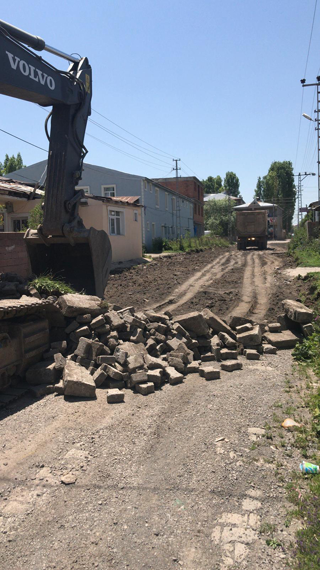 kars-belediyesi-yol-ve-kaldirim-calismalarina-start-verdi-(3).jpeg