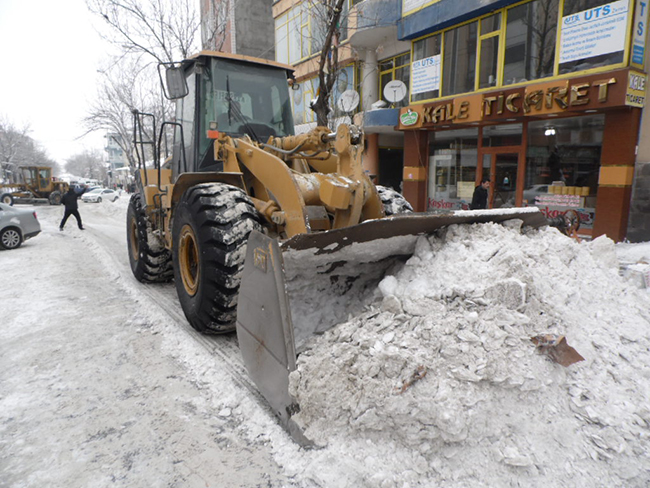 kars-belediyesinden-kar-seferberligi-(18).jpg