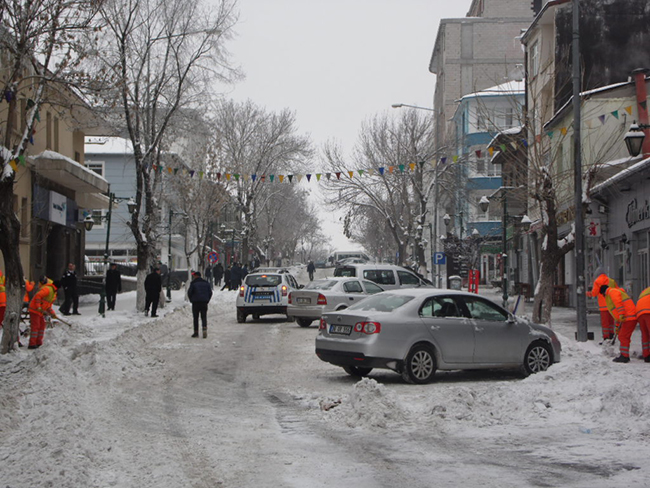 kars-belediyesinden-kar-seferberligi-(8).jpg
