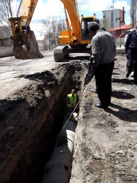 kars-belediyesinin-alt-yapi-calismalari-devam-ediyor-(1).jpg