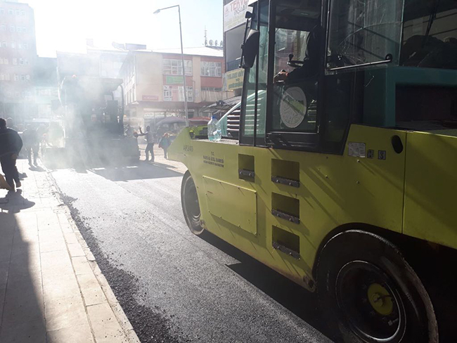 kars-belediyesinin-yol-ve-kaldirim-calismalari-devam-ediyor-(1).jpg
