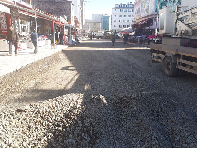 kars-belediyesinin-yol-ve-kaldirim-calismalari-devam-ediyor-(2).jpeg