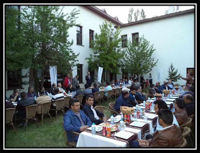 kars-cimento-calisanlari-geleneksel-iftar-yemeginde-bulustu!-(7).jpg