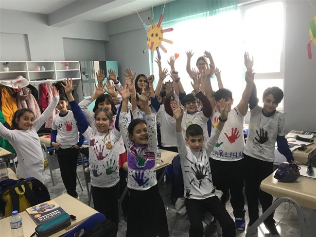 kars-cozum-akademi-ortaokulu-“otizmin-farkindayiz-onlarin-yanindayiz”-(3).jpg