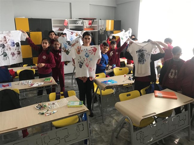 kars-cozum-akademi-ortaokulu-“otizmin-farkindayiz-onlarin-yanindayiz”-(7).jpg