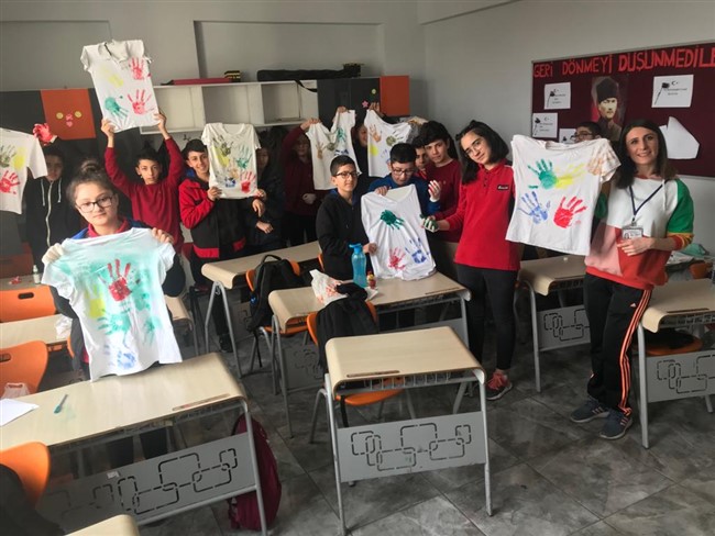 kars-cozum-akademi-ortaokulu-“otizmin-farkindayiz-onlarin-yanindayiz”-(8).jpg