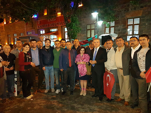 kars-demokrasi-nobetine-devam-ediyor!-(2).jpg