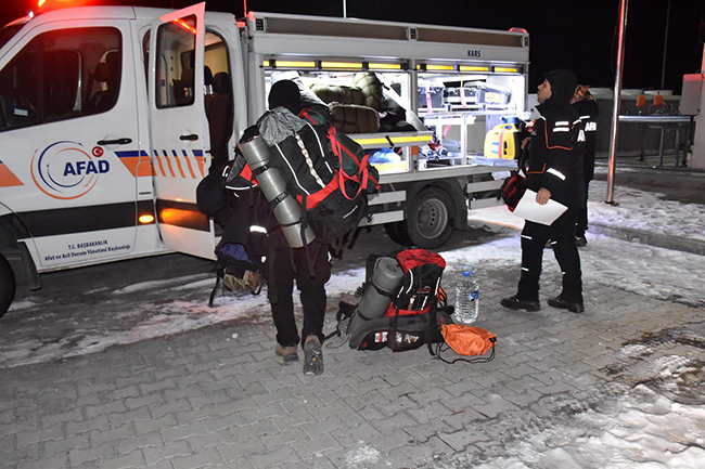 kars-ekibi-elazig-depremi-icin-yola-cikti-(1).jpg