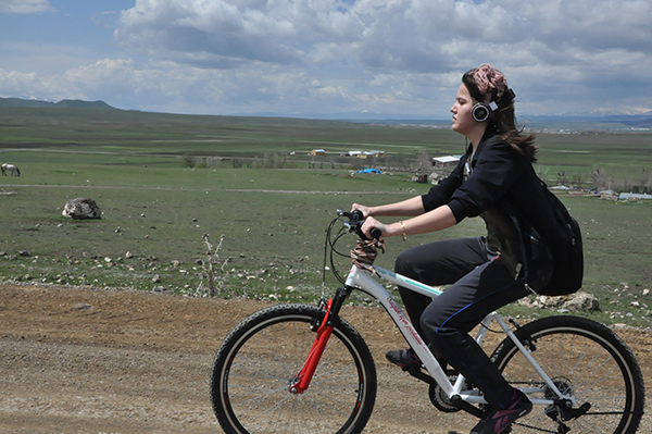 kars-fen-lisesi-ogrencileri-4-kilometre-pedal-cevirdi-(6).jpg