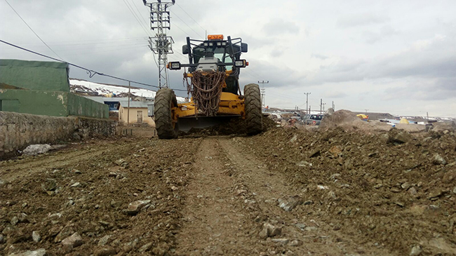 kars-il-ozel-idaresi-yollari-iyilestiriyor-(1).jpg