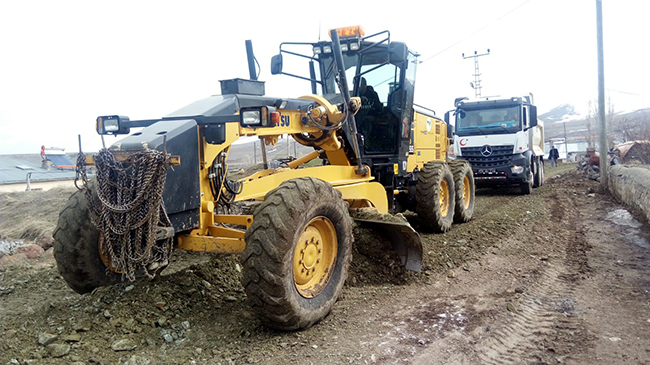 kars-il-ozel-idaresi-yollari-iyilestiriyor-(5).jpg