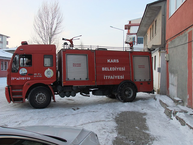 kars-itfaiyesi-su-mesaisinde!-(3).jpg