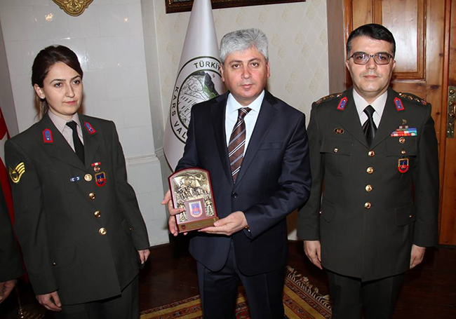 kars-jandarma-teskilatindan-vali-dogan’a-ziyaret-(2).jpg