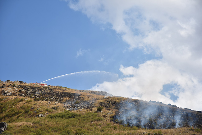kars-kalesi-cevresinde-yangin!-(5).jpg