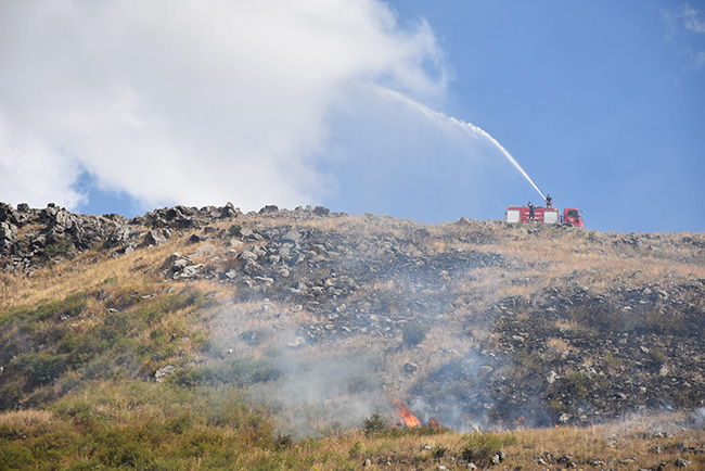 kars-kalesi-cevresinde-yangin!-(6).jpg