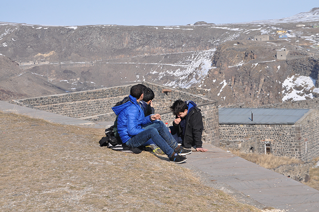 kars-kalesi-ziyaretci-akinina-ugruyor-(5).jpg