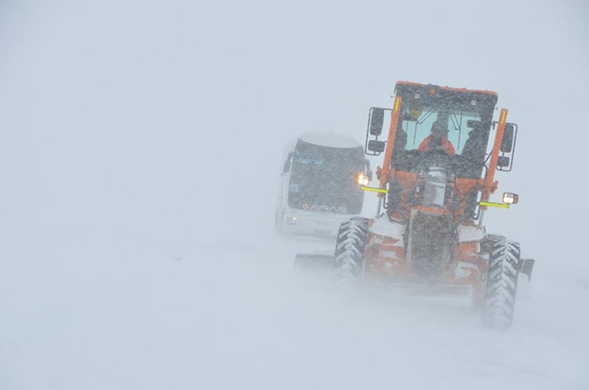 kars-karayollari-724-karla-mucadelesini-surduruyor-(12).jpg