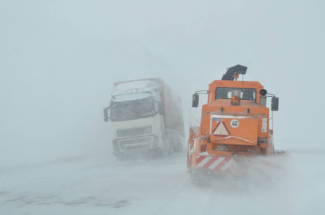 kars-karayollari-724-karla-mucadelesini-surduruyor-(4).jpg