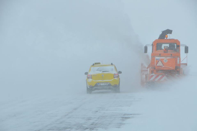 kars-karayollari-724-karla-mucadelesini-surduruyor-(5).jpg