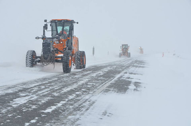 kars-karayollari-724-karla-mucadelesini-surduruyor-(7).jpg