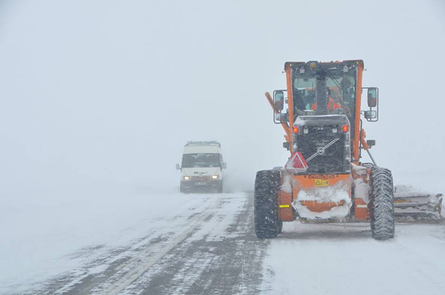 kars-karayollari-724-karla-mucadelesini-surduruyor-(8).jpg