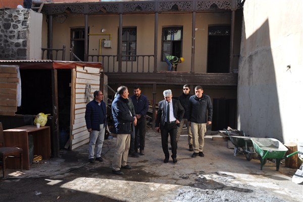 kars-kultur-ve-sanat-evi-restorasyonu-tum-hiziyla-devam-ediyor-(11).jpg