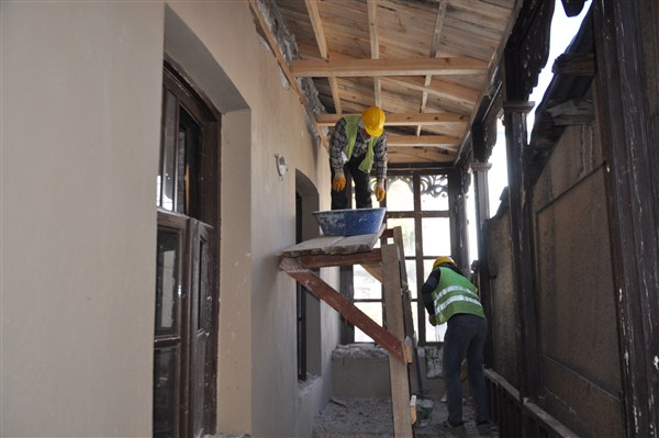 kars-kultur-ve-sanat-evi-restorasyonu-tum-hiziyla-devam-ediyor-(13).jpg