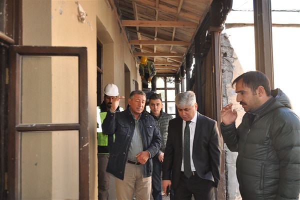 kars-kultur-ve-sanat-evi-restorasyonu-tum-hiziyla-devam-ediyor-(9).jpg