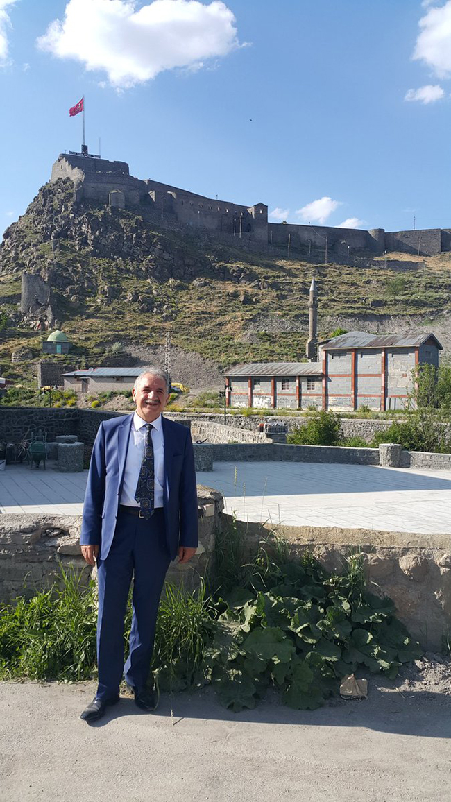 kars-milletvekili-selahattin-beyribey,-bayram-tatilinde-kars’ta!-(8).jpg
