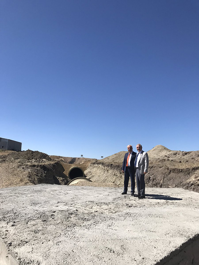 kars-milletvekili-selahattin-beyribey-kars-baraji-sulama-kanallarini-inceledi-(2).jpg