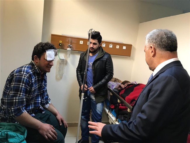 kars-milletvekilleri-yaralilari-ziyaret-etti-(2).jpg