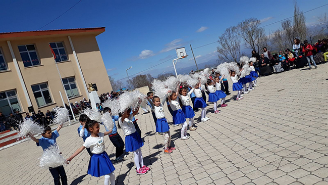 kars-olculu-koyu-okulunda-23-nisan-kutlamasi-(2).jpg
