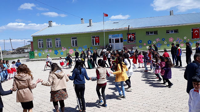 kars-olculu-koyu-okulunda-23-nisan-kutlamasi-(5).jpg