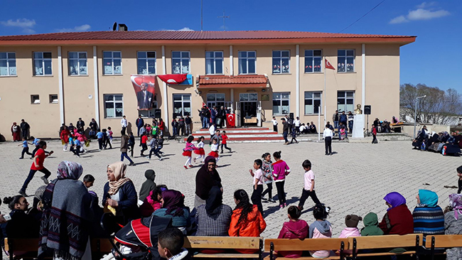 kars-olculu-koyu-okulunda-23-nisan-kutlamasi-(6).jpg