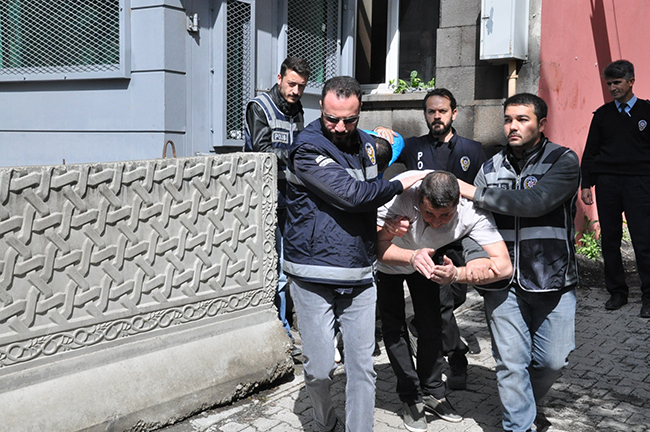 kars-polisi-dolandirici-cetesini-cokertti-(6).jpg