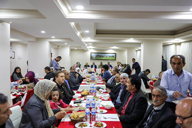 kars-polisi-sehit-yakinlari-ve-gaziler-onuruna-iftar-verdi-(2).jpeg
