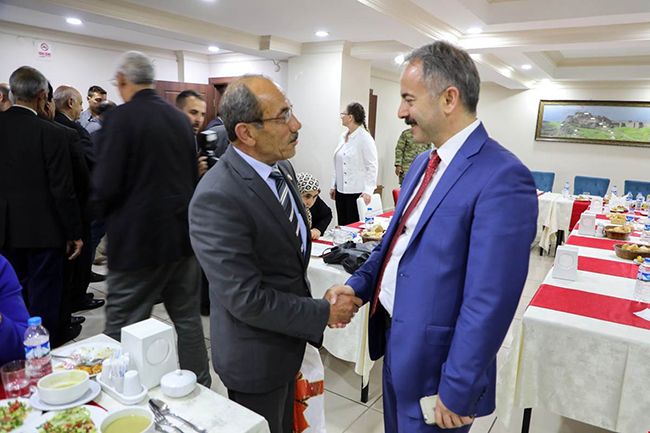 kars-polisi-sehit-yakinlari-ve-gaziler-onuruna-iftar-verdi-(6).jpeg
