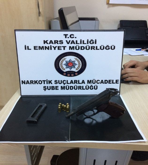 kars-polisi-silah-ve-uyusturucuya-gecit-vermiyor-(3).jpg