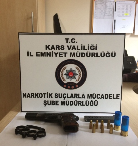 kars-polisi-silah-ve-uyusturucuya-gecit-vermiyor-(5).jpg