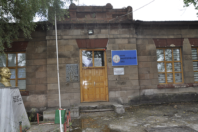 kars-sahnalar-ilkokulu-142-yildir-hizmet-veriyor-(3).jpg