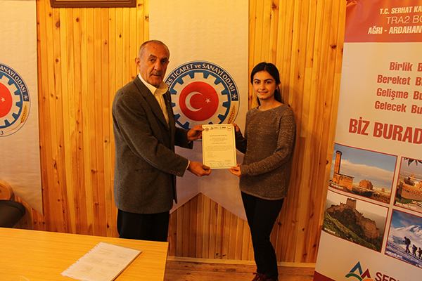 kars-tso’da-dis-ticaret-egitimi-alanlara-sertifikalari-dagitildi-(3)-001.jpg