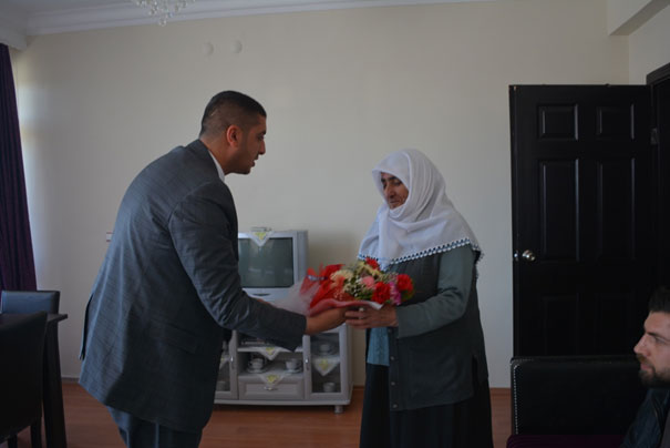 kars-ulku-ocaklarindan-sehit-annelerine-vefa-ziyareti-(6).jpg