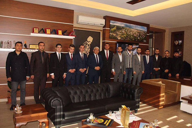kars-ulku-ocaklarindan-valilik-ve-belediye’ye-ziyaret-(2).jpg
