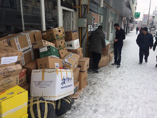 kars-ulku-ocaklarinin-halep’e-yardim-kamyonu-yola-cikti-(1).jpg