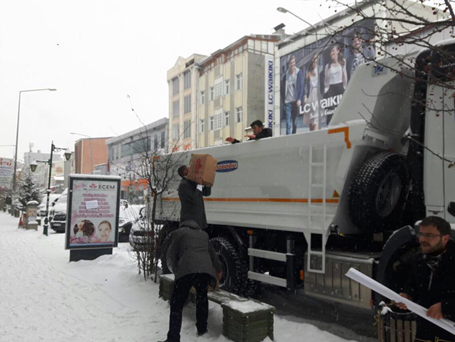 kars-ulku-ocaklarinin-halep’e-yardim-kamyonu-yola-cikti-(6).jpg