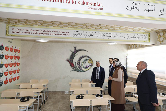 kars-valisi-dogan,-“arapca-dil-sinifi”nin-acilisini-gerceklestirdi-(2).jpeg
