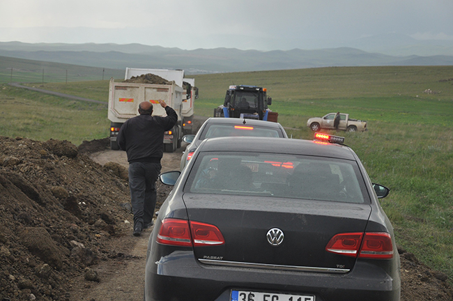 kars-valisi-rahmi-dogan--karsi-3e-bolduk-(4).jpg