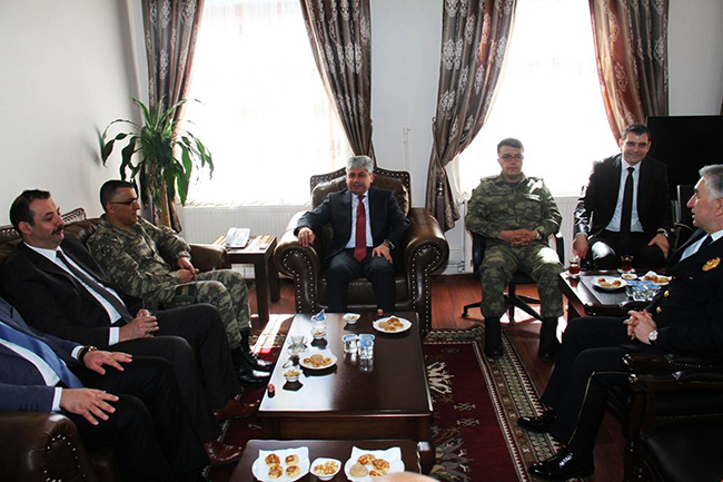 kars-valisi-rahmi-dogan-emniyet-mudurlugunu-ziyaret-etti-(2).jpg