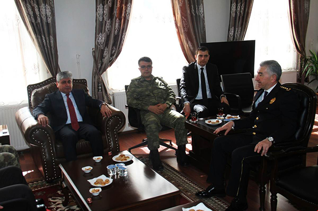 kars-valisi-rahmi-dogan-emniyet-mudurlugunu-ziyaret-etti-(4).jpg