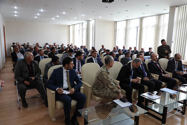 kars-valisi-rahmi-dogan-muhtarlarla-secim-guvenligini-konustu-(3).jpeg